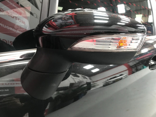 Imagen 12 de 19 de Ford Fiesta Titanium Negro 2014