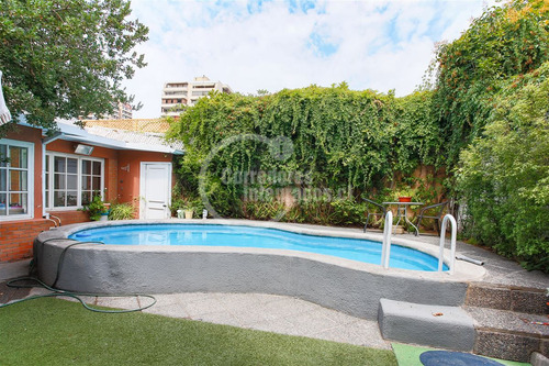 Casa En Venta De 5 Dorm. En Las Condes