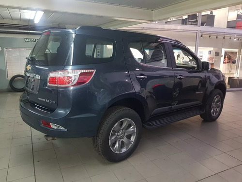 Imagen 2 de 19 de Chevrolet Trailblazer 4x4 At 3 Filas De Asientos 0km 2023 Go