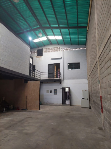 Imagen 19 de 30 de Galpon Con Local Comercial Entre Av. Bolivar Y Hermandad Gallega De Valencia, Sector La Ceiba. Alquila Crismelia Castillo