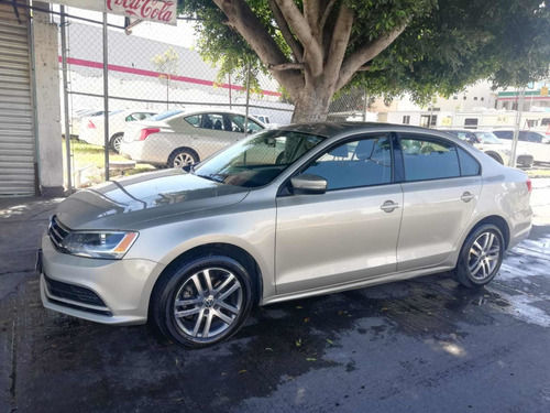 Imagen 7 de 12 de Volkswagen Jetta 2015 2.5 Trendline Mt