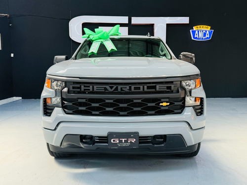 Chevrolet Silverado Custom 2025