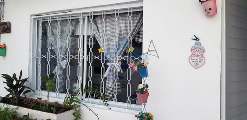 Imagem 6 de 15 de Casa Térrea, Confortável, Com Jardim Frontal Com Árvores Frutíferas, Com 3 Dormitórios E 4 Vagas . - Tw15952