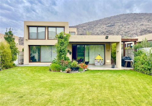 Muy Linda Casa Mediterránea En Condominio Piedra Roja