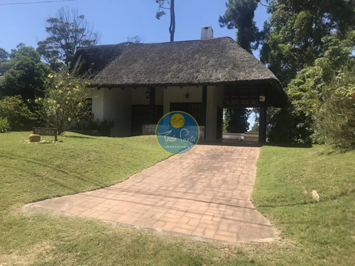 Casa En Pinares  ,  2 Dormitorios Y Medio  2 Baños 