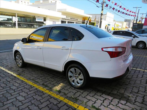 Imagem 11 de 12 de Fiat Grand Siena Attractive 1.4 Flex Completo