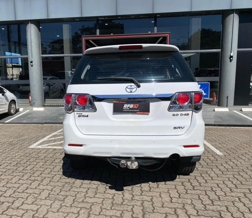 Toyota Hilux SW4 3.0 SRV 4X4 7 LUGARES 16V TURBO INTERCOOLER DIESEL 4P AUTOMÁTICO