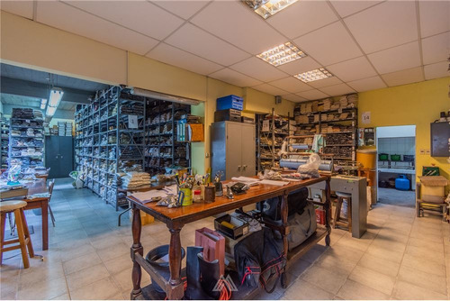 Venta De Local Industrial Y Tres Viviendas!!!