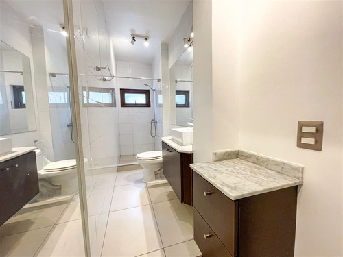 Casa En Venta De 4 Dorm. En Lo Barnechea