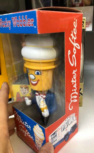 Funko Vintage Wacky Wobbler Bobble Head Mister Softee