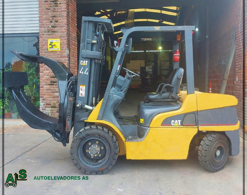 Imagen 2 de 4 de Autoelevador Clark Sampi Alquiler