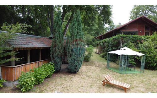 House, Cabin And Pool On A 5,923 M² Plot