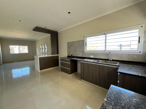 Casa En Venta En Pergamino Con Patio