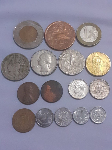 Colección De Monedas De Diferentes Lugares Y Denominaciones