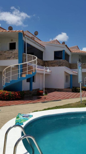 Imagen 2 de 7 de Best House Vende Excelente Town House En Isla De Oro