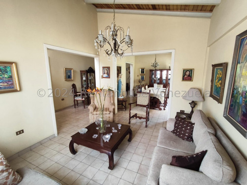 Imponente Casa En Zona Privilegiada Urb Santa Elena, Conjunto Privado Del Este Barquisimeto \\ Mehilyn Perez Tu Asesor De Confianza //