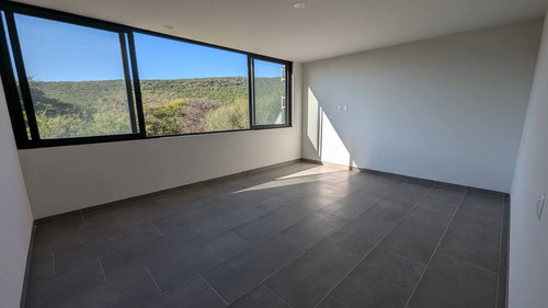 Hermosa Casa En Altozano, 4 Recámaras, 4 Baños Completos, Cto Servicio Con Baño