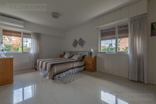 Lj Ramos | Vende | Casa En Campo Chico, Pilar | Luminosa Y Amplia C/ Pileta |