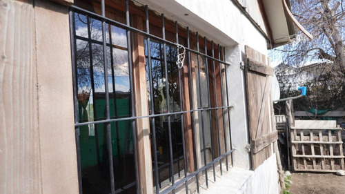 Casa En Venta - 2 Dormitorios 1 Baño - Patio - Garage - Bariloche
