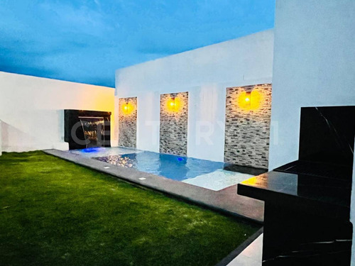 Casa En Venta Con Alberca, Cuautla, Morelos