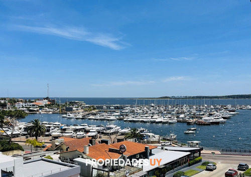 Venta Y Alquiler Temporario De Apartamento De Gran Metraje Con Tres Dormitorios Mas Dependencia De Servicio En Peninsula De Punta Del Este