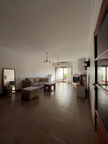 Casa En Inmejorable Zona!!