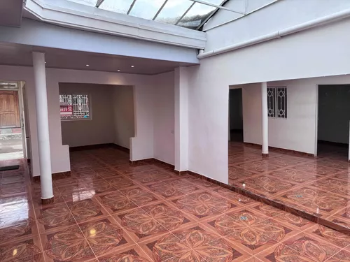 Casa En Popayan Barrio Cadillal , Como Nueva 4 Habitaciones, Dos Baños , Sala , Comedor ,patio , Lugar De Ropas En Segundo Piso.