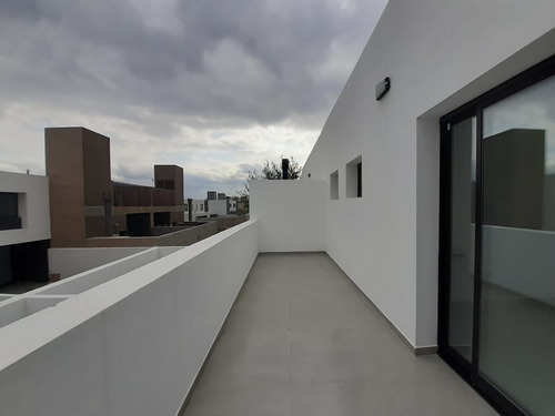 Imagen 5 de 14 de Greenville Ii - Duplex 3 Dorm 3 Baños Patio Galeria Asador - A Estrenar -