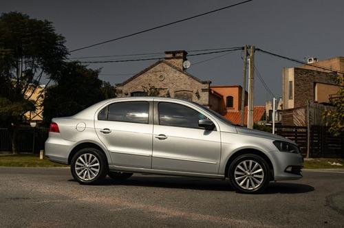 Volkswagen Gol Sedan - Motorland Permuto / Financio