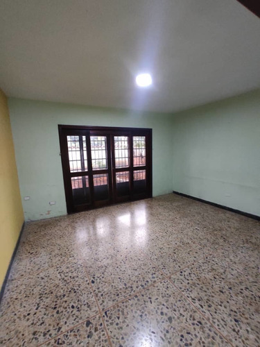 Imagen 7 de 14 de Casa De Esquina En Venta Trigal Sur Penélope Yañez