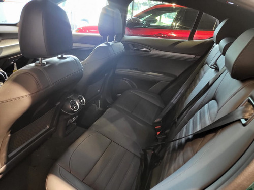Alfa Romeo Stelvio 2.9L Quadrifoglio Verde V6 Bi-Turbo At