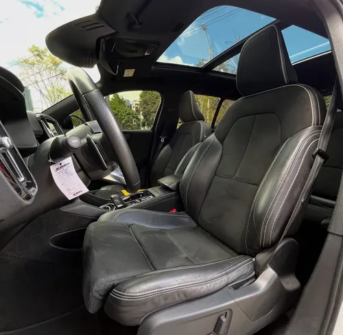 Volvo XC40 2.0 T4 R-DESIGN