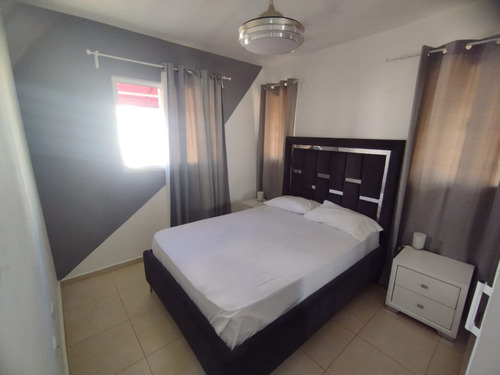 Se Alquila Apartamento Amueblado 2do Piso En La Ciudad Juan Bosch (residencial Las Flores 1)
