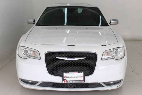 Imagen 8 de 15 de Chrysler 300 2019 6 Cilindros
