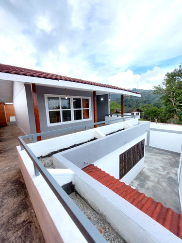 En Venta: Townhouse Urb. Club De Campo, San Antonio De Los Altos