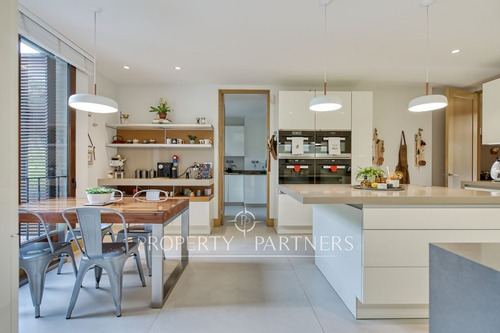 Elegante Y Exclusivo Departamento Con Jardín Priva...