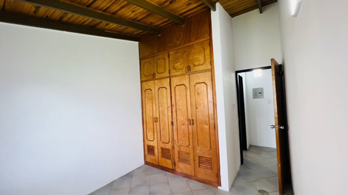 Imagen 4 de 14 de Casa Urb Exclusiva Gabriela Country, Sector Castellana. Adlz