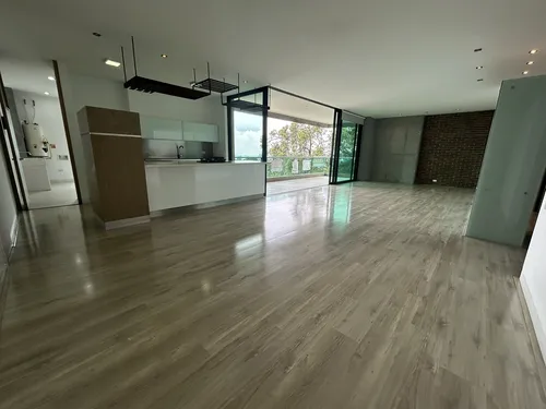 Apartamento En Arriendo Ubicado En El Poblado Sector Los Balsos (26986).