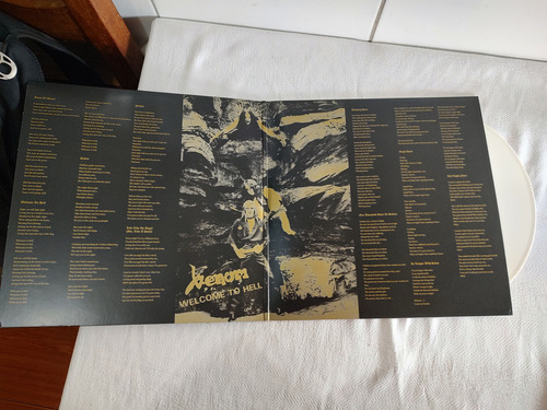 Venom Lp Black Metal Welcome At War Duplos Estandar (Usado)