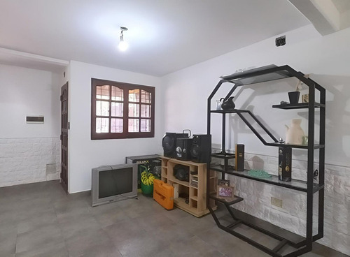 Casa En Venta Hurlingham 5 Amb Garage Jardín Impec