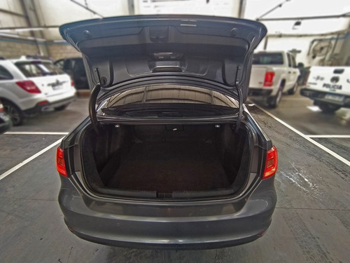 Imagen 7 de 13 de Volkswagen Vento 2.5 170 Hp Luxury