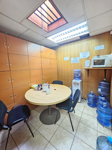 Tejada Arriendo Comercial 12oficinas+3baños+6estacionamiento