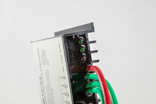 Imagen 2 de 3 de Regulador De Carga Externa Para Aerocargador 12v 24v 600w