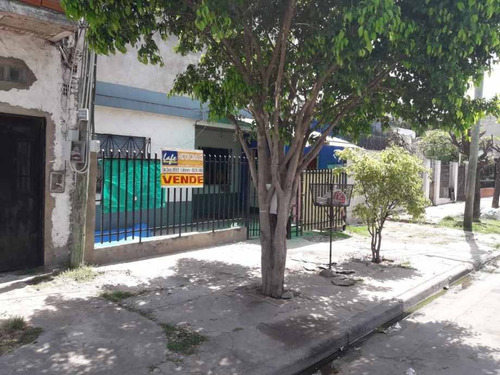 Imagen 2 de 14 de Casa Para 2 Familias En Venta En Isidro Casanova
