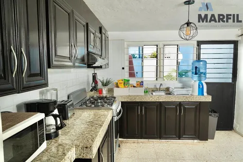 Casa Residencial Céntrica Con Alberca En Venta En Lomas Vista Hermosa Colima