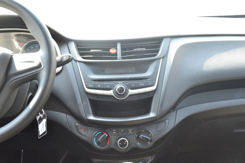 Imagen 10 de 11 de Chevrolet Aveo Ls 2020 Blanco