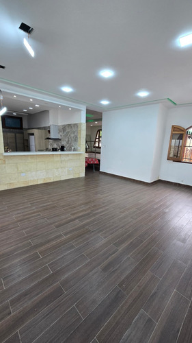 Casa En Venta En Urb El Castaño 04js