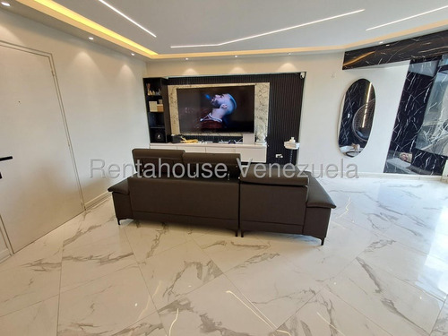 Bello, Moderno, Remodelado, Excelente Vista. 25-24297