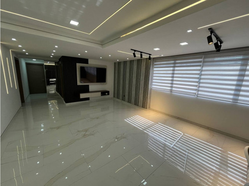 Apartamento En Venta, Res. Jade, Urb. La Soledad.