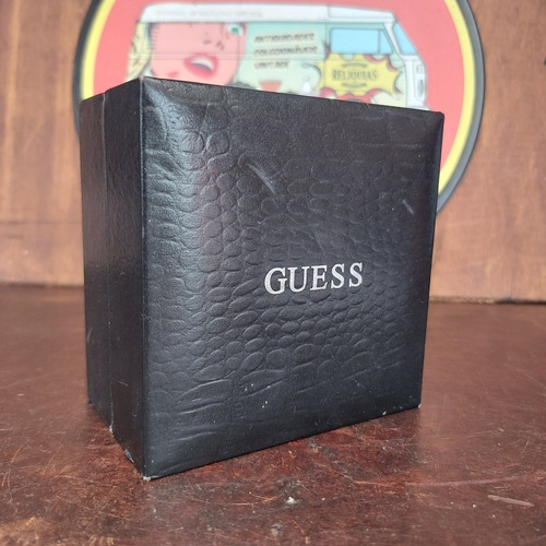 Imagem 8 de 8 de Caixa De Relógio Guess By Marciano Com Manual